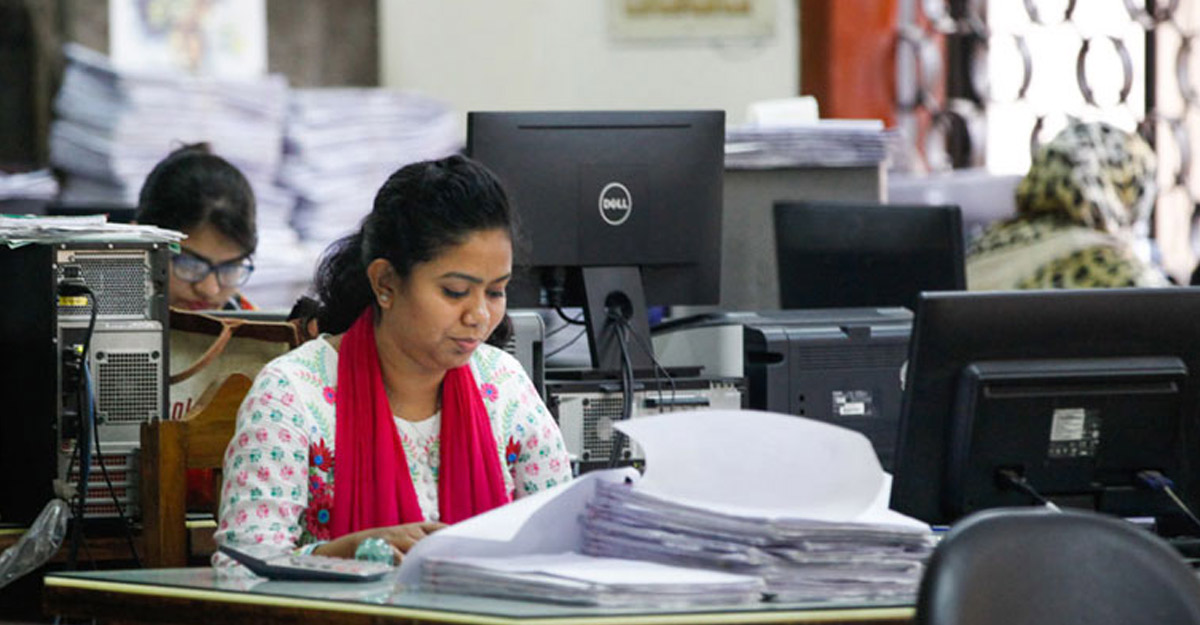 ব্যাংকে প্রতিনিয়ত বাড়ছে নারীকর্মী